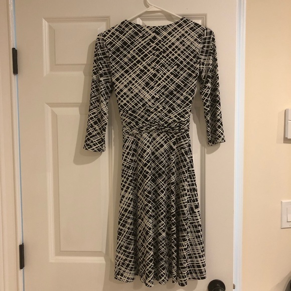 WHBM Cute and Comfy Twist-front B/W Dress - Picture 3 of 4